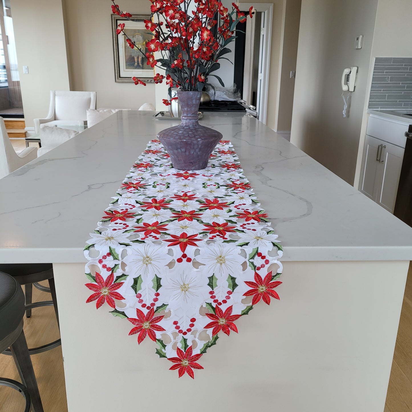 Embroidered Table Runner and 4 Doily Table Mats Set Beautiful Poinsettia Design